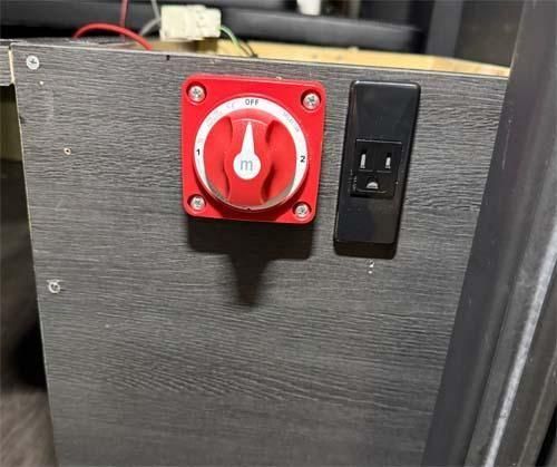 据置型のリチウムイオンバッテリーとポタ電を切り替え