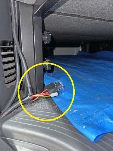 ベバストFFヒーターのヒューズや診断コネクタ