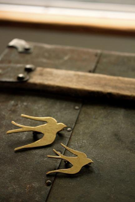 ツバメ 真鍮 ブローチ - Brass Swallow Brooch #1 - IRRE