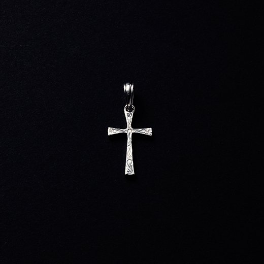 ANTIDOTE Engraved Tiny Cross Pendant<img class='new_mark_img2' src='https://img.shop-pro.jp/img/new/icons7.gif' style='border:none;display:inline;margin:0px;padding:0px;width:auto;' />