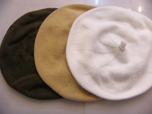 <img class='new_mark_img1' src='https://img.shop-pro.jp/img/new/icons25.gif' style='border:none;display:inline;margin:0px;padding:0px;width:auto;' />COTTON KNIT BERET
