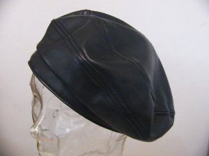 <img class='new_mark_img1' src='https://img.shop-pro.jp/img/new/icons14.gif' style='border:none;display:inline;margin:0px;padding:0px;width:auto;' />PU LEATHER BERET