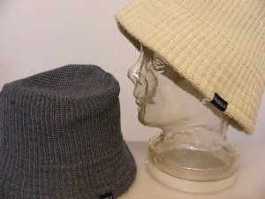 <img class='new_mark_img1' src='https://img.shop-pro.jp/img/new/icons2.gif' style='border:none;display:inline;margin:0px;padding:0px;width:auto;' />KNIT CRUSHER HAT