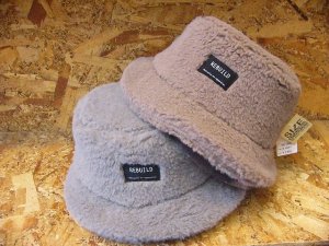 <img class='new_mark_img1' src='https://img.shop-pro.jp/img/new/icons2.gif' style='border:none;display:inline;margin:0px;padding:0px;width:auto;' />FUR WAPPEN BUCKET HAT