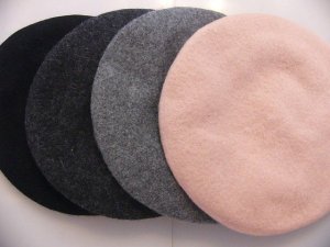 <img class='new_mark_img1' src='https://img.shop-pro.jp/img/new/icons33.gif' style='border:none;display:inline;margin:0px;padding:0px;width:auto;' />MELTON WOOL BERET