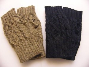 <img class='new_mark_img1' src='https://img.shop-pro.jp/img/new/icons12.gif' style='border:none;display:inline;margin:0px;padding:0px;width:auto;' />CABLE KNIT ARM WARMER (SHORT TYPE)