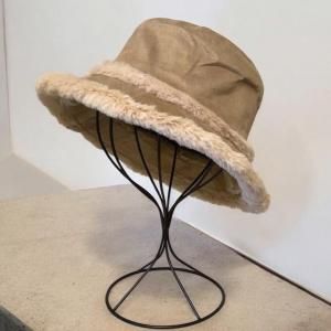 <img class='new_mark_img1' src='https://img.shop-pro.jp/img/new/icons61.gif' style='border:none;display:inline;margin:0px;padding:0px;width:auto;' />ݥꥹ x եڤؤ Хåȥϥå POLY SUEDE x FUR BUCKET HATࡼȥХ