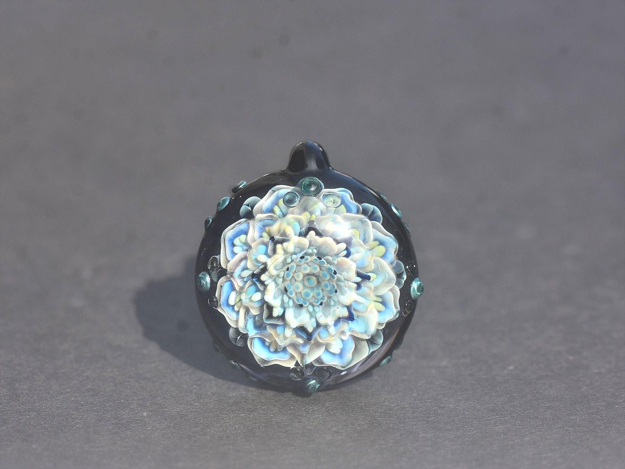 ひろみん様大ぶり！イギリス製 ガラス ヴィンテージネックレストップ