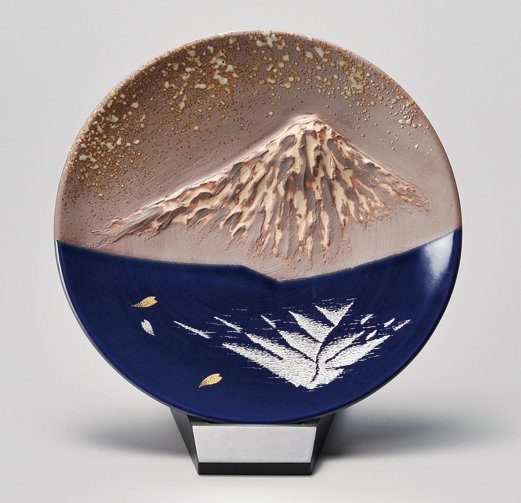 焼き物で凹凸を付け漆器技法で鏡映し富士の飾り皿 - こだわり汁椀