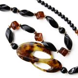 USED RESIN LONG BEADS NECKLACE