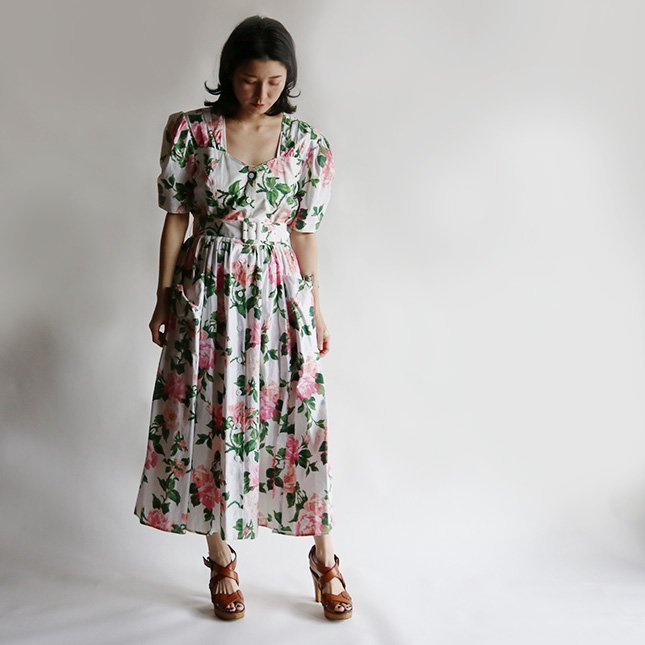 <img class='new_mark_img1' src='https://img.shop-pro.jp/img/new/icons14.gif' style='border:none;display:inline;margin:0px;padding:0px;width:auto;' />80s CAROL ANDERSON FLOWER PRINT DRESS