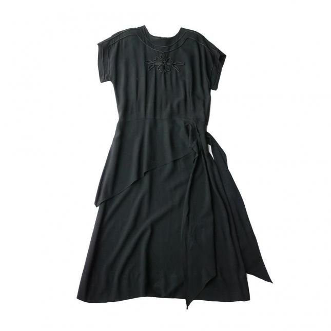 <img class='new_mark_img1' src='https://img.shop-pro.jp/img/new/icons14.gif' style='border:none;display:inline;margin:0px;padding:0px;width:auto;' />40s BLACK ASYMMETRY PEPLUM DRESS ABOUT ML