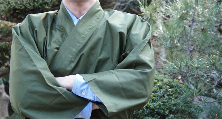 緑の作務衣の着姿イメージ画像
