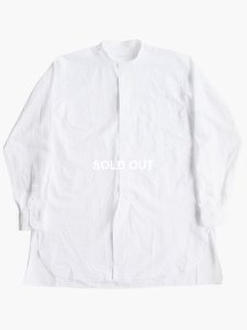 【COMOLI】バンドカラーシャツ (WHITE)