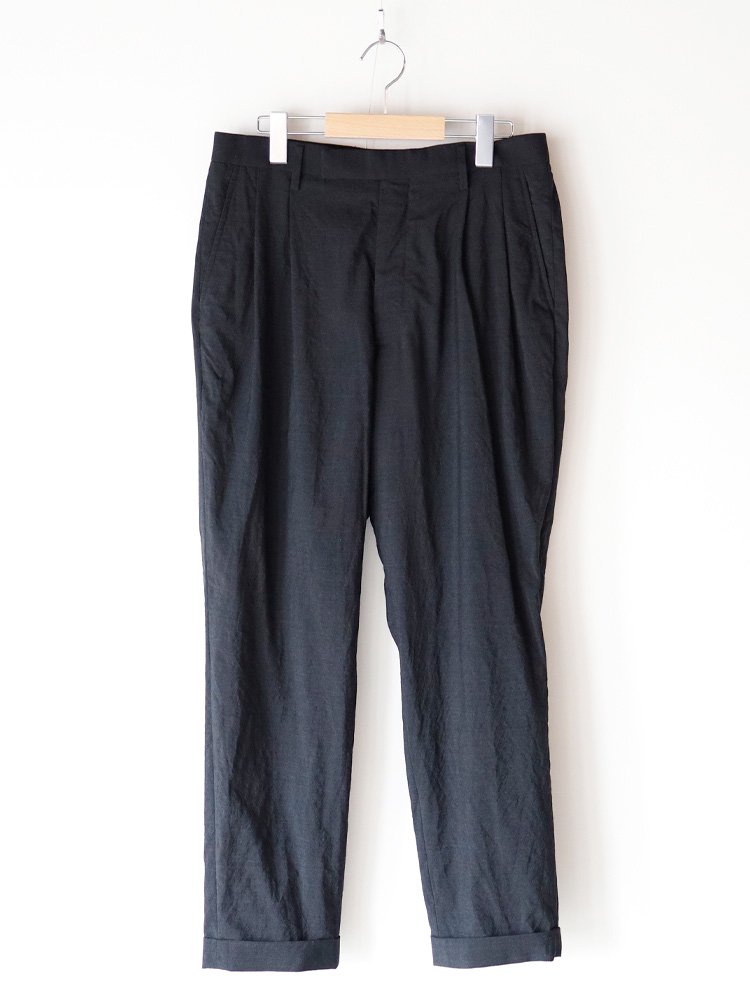 COMOLI】ウール2タックパンツ (CHARCOAL) - TROUPE ONLINE SHOP