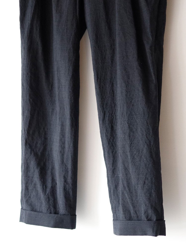 COMOLI】ウール2タックパンツ (CHARCOAL) - TROUPE ONLINE SHOP