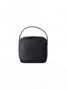 AURALEE / LEATHER SMALL TRAVEL CASE MADE BY AETA (BLACK)