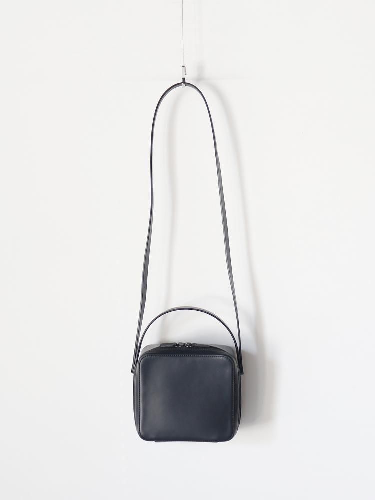 AURALEE / LEATHER SHOULDER BAG MADE BY AETA (BLACK) - TROUPE