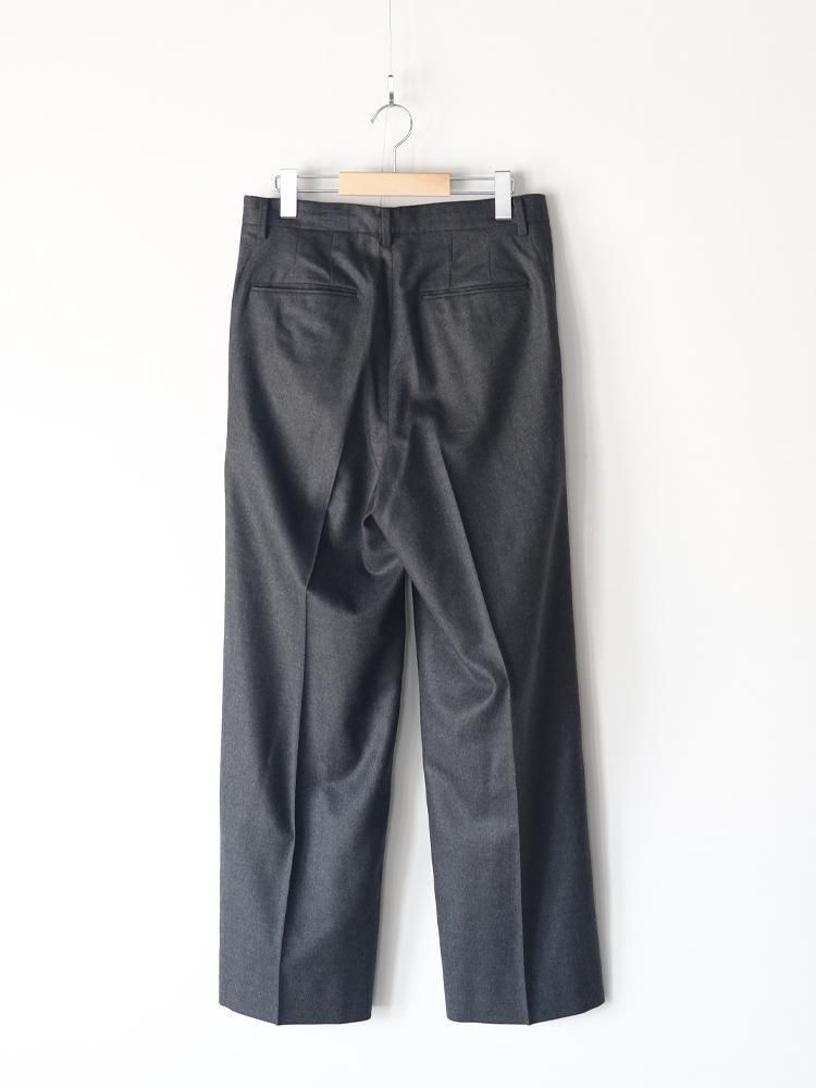 AURALEE women's / SUPER LIGHT WOOL TWO-TUCK SLACKS (TOP