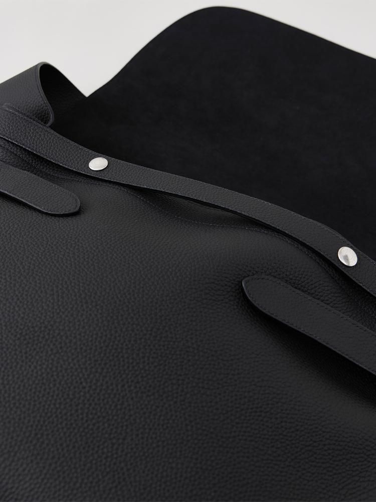 NICENESS / L.HEFNER - ピナクルレザーポストマンバック (BLACK