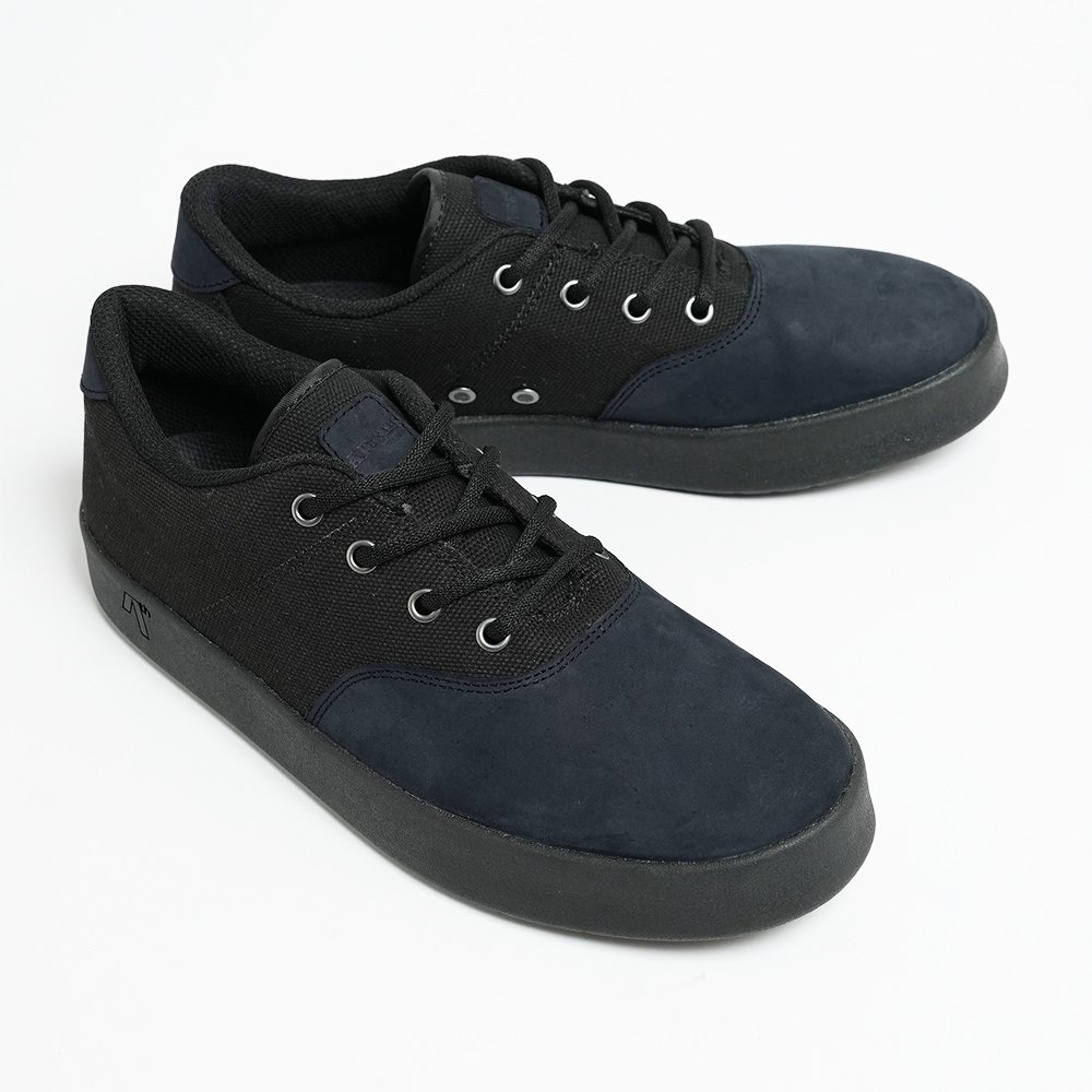 AREth (  ) PLUG ( BLACK NUBUCK )