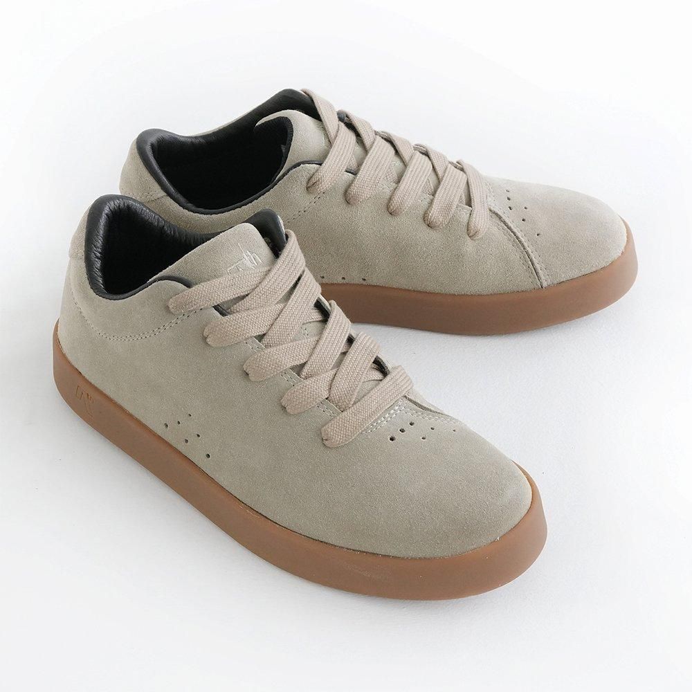 AREth (  ) I lace ( SAND / GUM )