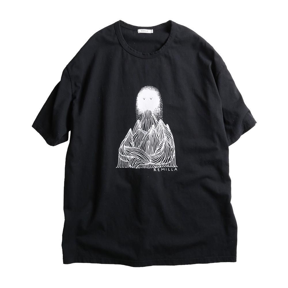 remilla ( ߡ ) 2025 Summer Soy Pandayǥ MOUNTLISA TEE ( ֥å ) R251208