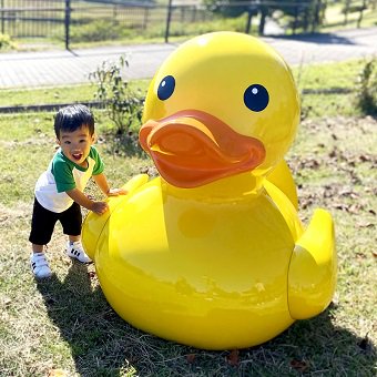 注目度抜群！映え間違いなし！おおきな黄色いアヒルちゃんオブジェ【100cm】☆等身大 フィギュア・動物オブジェ・店舗ディスプレイ・看板・インテリア販売のコズミックランド