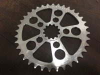 <img class='new_mark_img1' src='https://img.shop-pro.jp/img/new/icons21.gif' style='border:none;display:inline;margin:0px;padding:0px;width:auto;' />White Industries * ENO Chainring * 36T (Silver)