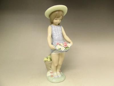 リヤドロ スカートに花いっぱい 置物 正規品 minnade-ganbaro.jp