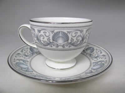 ☆WEDGWOOD ドルフィン ホワイト カップ＆ソーサー（リー）廃盤品