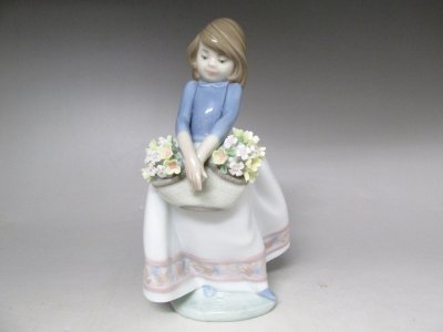 リヤドロ（Lladro リアドロ 陶器人形 置物） 花と少女 五月の花 | nate ...