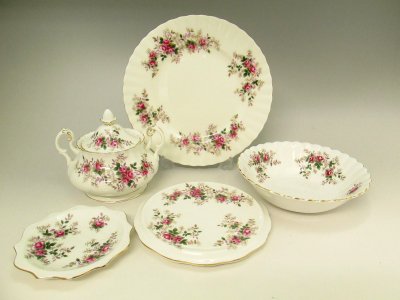 ☆廃盤品 ROYAL ALBERT ロイヤルアルバート ラベンダーローズ 21cmプレート -  ブランド洋食器＆ガラス＆カトラリー＆人形のお店Shannonシャノン