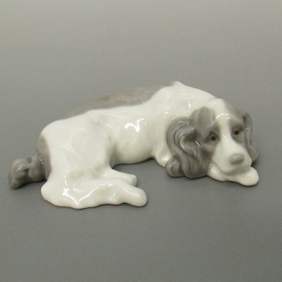 リヤドロ/Lladro 伏せている犬 フィギュリン