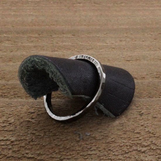 Tsunai Haiya ツナイハイヤ｜Loose Ring (ブラック)(リング)の2枚目の画像