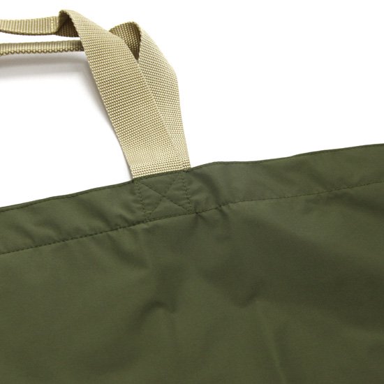 【GREEN CLOTHING グリーンクロージング】TOTE BAG (オリーブ)(ウエア生地の大きめトートバッグ)の2枚目の画像