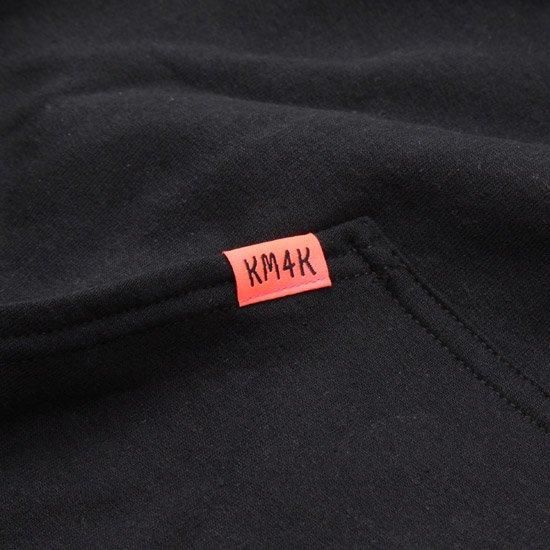 【KM4K カモシカ】OG HOOD LOGO PARKA (ブラック)(ロゴ パーカー)