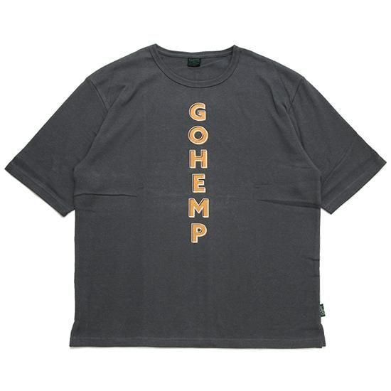 GOHEMP ゴーヘンプ｜VERTICAL LOGO H/SL WIDE FITS TEE (チャコール)(縦ロゴプリントの五分袖Tシャツ)