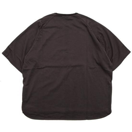 Nasngwam ナスングワム｜ESSENTIAL TEE (チャコール)(肌あたりの気持ちいい無地Tシャツ)の2枚目の画像
