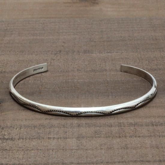 SILVER925バングル　インディアンジュエリー　ブレスレット　Navajo インディアンジュエリー バングル ナバホ族のブレスレット