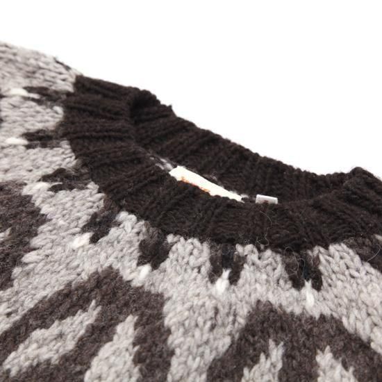 HAVE A GRATEFUL DAY｜PEACE PATTERN KNIT CREW BROWN