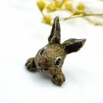 Kleine Brosche（クライネブローシェ）ピューター・小さなウサギの顔ピンブローチ