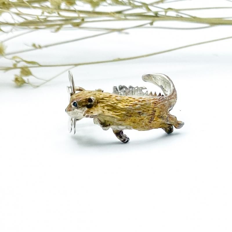 動物アクセサリーDECOvienya（デコヴィーニャ） カワウソのリング