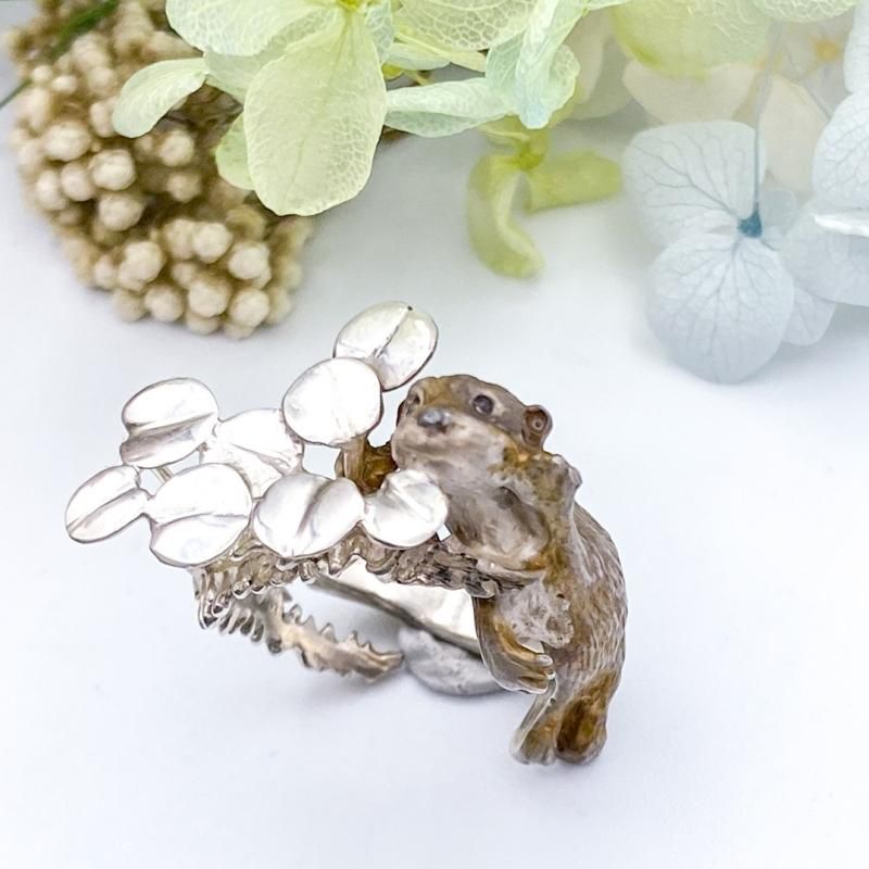 動物アクセサリーDECOvienya（デコヴィーニャ） カワウソのリング