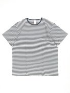YAECA STOCK クルーネックTシャツ-ポケット付き-(ネイビーストライプ/襟ネイビー)【メンズ】