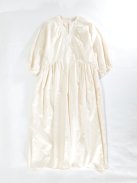 TENNE HANDCRAFTED MODERN volume sleeve tuck dress(クリーム)