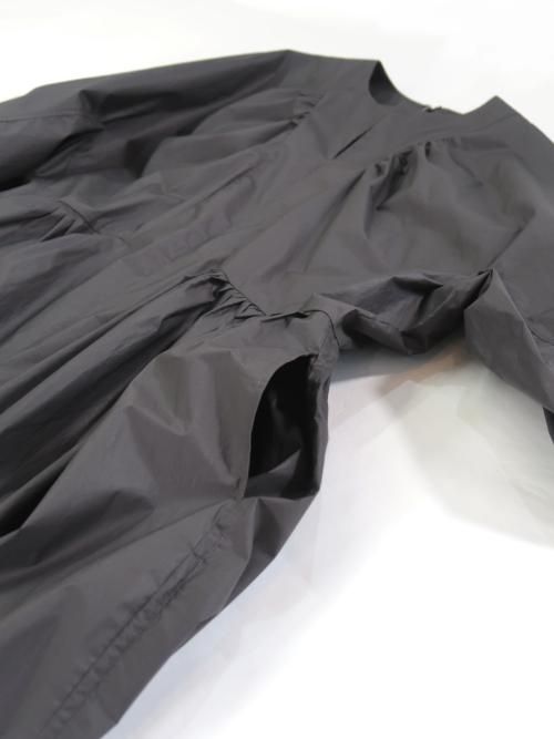 TENNE HANDCRAFTED MODERN volume sleeve tuck dress(チャコール