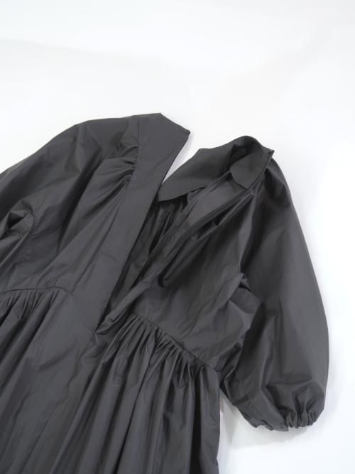 TENNE HANDCRAFTED MODERN volume sleeve tuck dress(チャコール