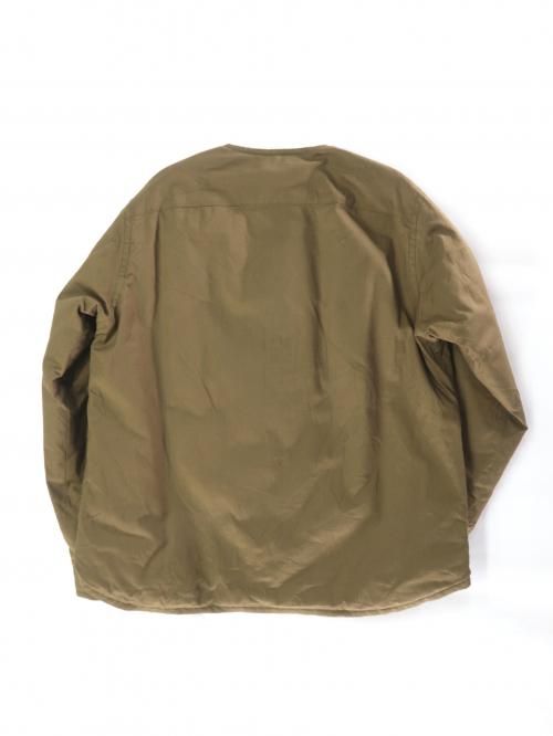 ゴーシュ ノーカラー ダウンシャツ(カーキ/サイズ2) - BAZAAR by GIFT