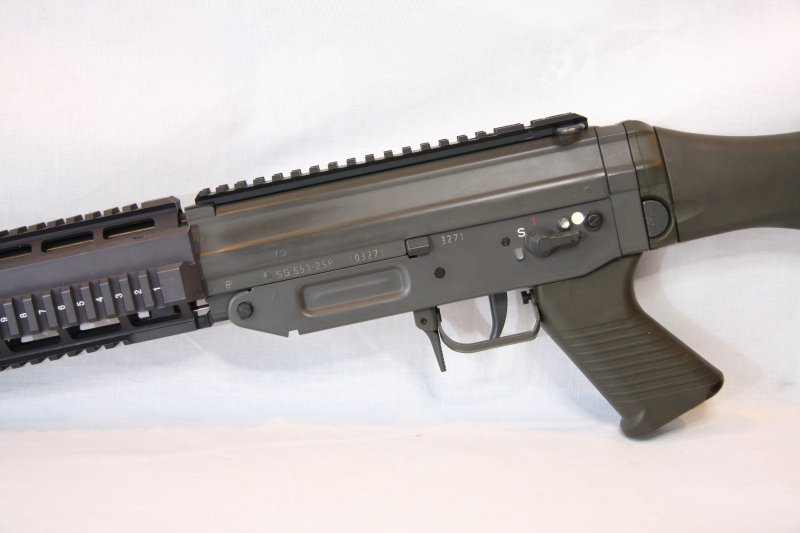 中古・特価品】G&G製 SIG553 ハンドガード交換済み - ミリタリーギアBLACKBURN